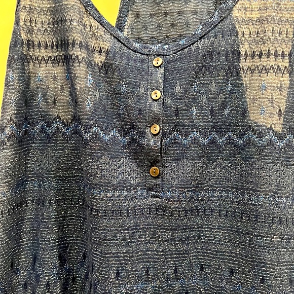 🎀 Blue Silver Shimmer button tank top AEO large - Picture 2 of 4